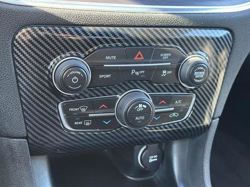 Used 2017 Dodge Charger SXT w/ Plus Group image 18