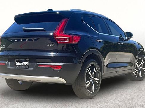 Used 2025 Volvo XC40 B5 Core w/ Protection Package Premier AWD/4WD image 2