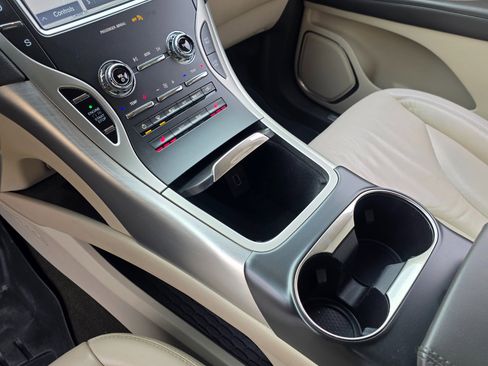 Used 2020 Lincoln Nautilus FWD w/ Equipment Group 101A image 6