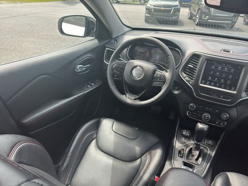 Used 2022 Jeep Cherokee Trailhawk w/ Premium Leather Package AWD/4WD image 15