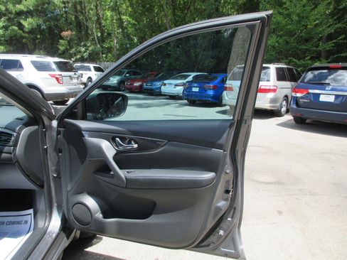 Used 2018 Nissan Rogue SV FWD image 20