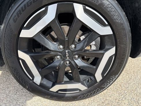 Used 2025 Kia Telluride S image 9