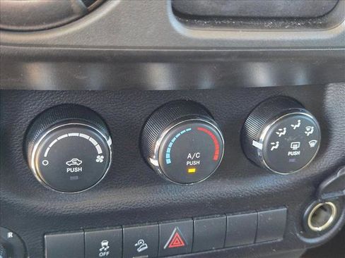 Used 2018 Jeep Wrangler Unlimited Sport S AWD/4WD image 14