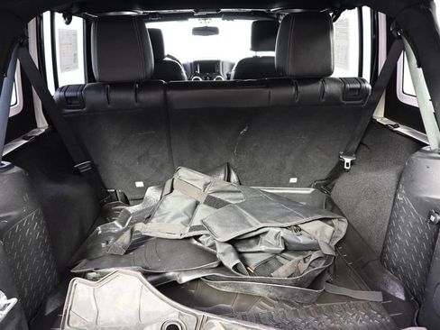 Used 2017 Jeep Wrangler Unlimited Rubicon w/ Max Tow Package AWD/4WD image 17