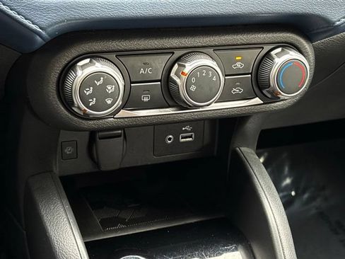 Used 2025 Nissan Versa SV FWD image 18
