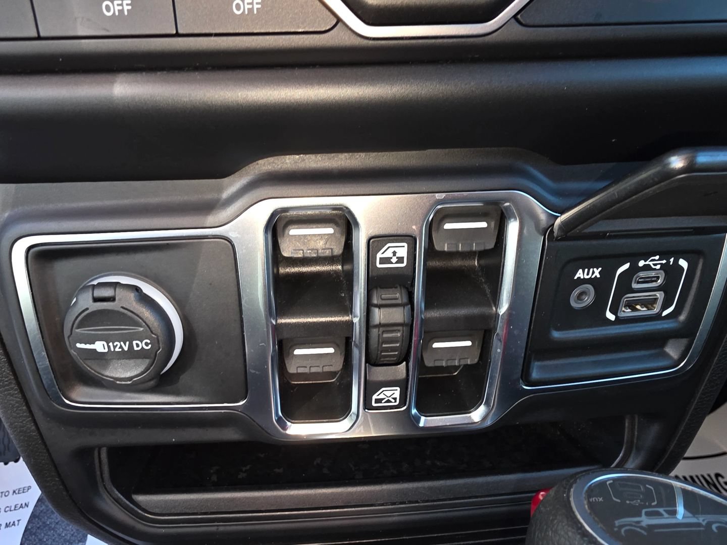 Used 2021 Jeep Gladiator Overland AWD/4WD image 13
