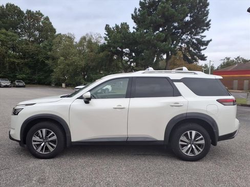 Used 2023 Nissan Pathfinder SL image 5
