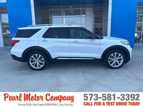Used 2022 Ford Explorer Platinum w/ Premium Technology Package image 3