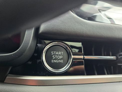 New 2025 Mitsubishi Outlander SE image 22