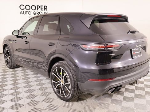 Used 2020 Porsche Cayenne Base image 25
