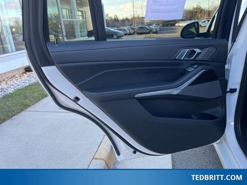 Used 2024 BMW X7 xDrive40i w/ Executive Package image 20