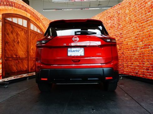 Certified 2025 Nissan Rogue SV AWD/4WD image 9