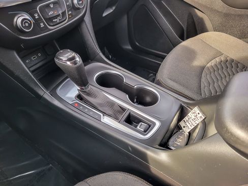 Used 2021 Chevrolet Equinox LT FWD image 23