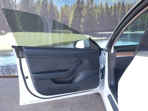 Used 2020 Tesla Model 3 Standard Range Plus image 8