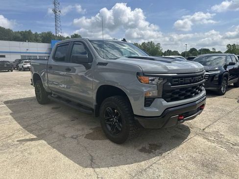 Used 2025 Chevrolet Silverado 1500 Custom Trail Boss w/ LPO, Dark Essentials Package AWD/4WD image 12