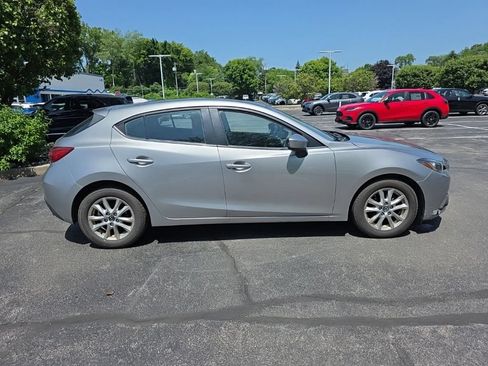 Used 2016 MAZDA MAZDA3 i Touring w/ Popular Equipment Package FWD image 9