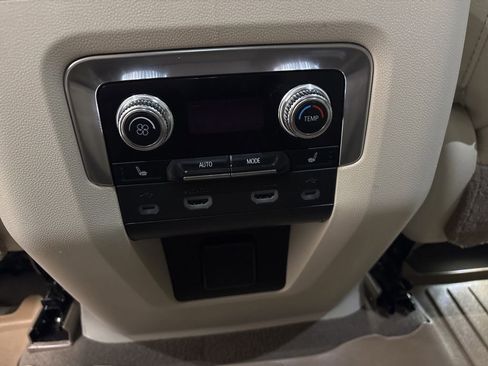 Used 2021 GMC Yukon XL Denali AWD/4WD image 32