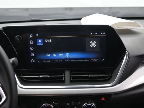 Used 2025 Chevrolet Trax LT w/ LT Convenience Package FWD image 15