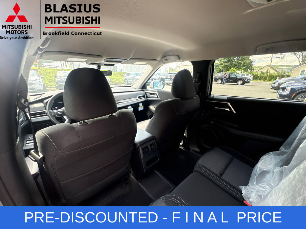 Used 2025 Mitsubishi Outlander ES AWD/4WD image 29