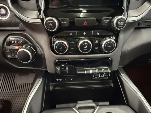 Used 2019 RAM 1500 Big Horn AWD/4WD image 18