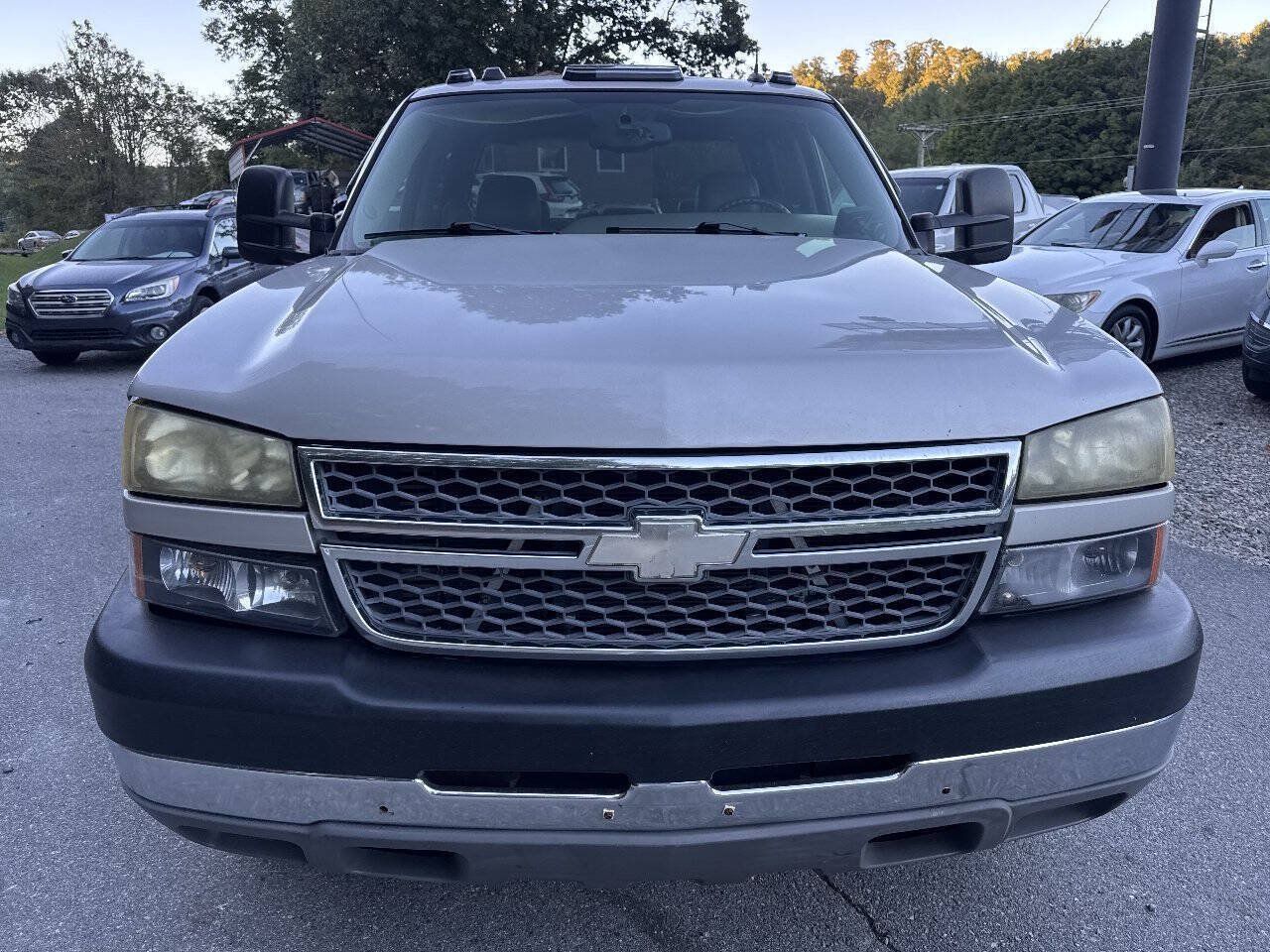 Used 2005 Chevrolet Silverado 3500 LT w/ Heavy-Duty Power Package AWD/4WD image 5