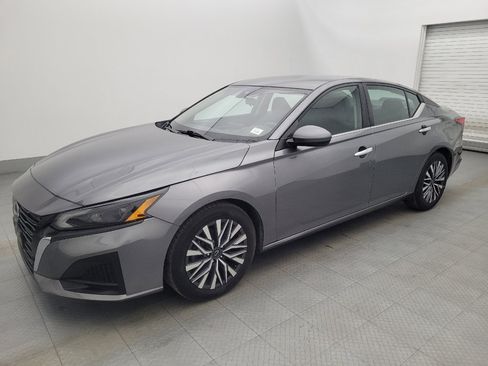 Used 2023 Nissan Altima 2.5 SV image 2