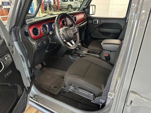 Certified 2023 Jeep Wrangler Unlimited Rubicon w/ Cold Weather Group AWD/4WD image 7