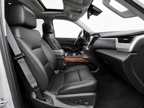 Used 2020 Chevrolet Suburban Premier AWD/4WD image 31