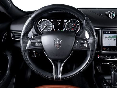 Used 2021 Maserati Levante AWD/4WD image 35