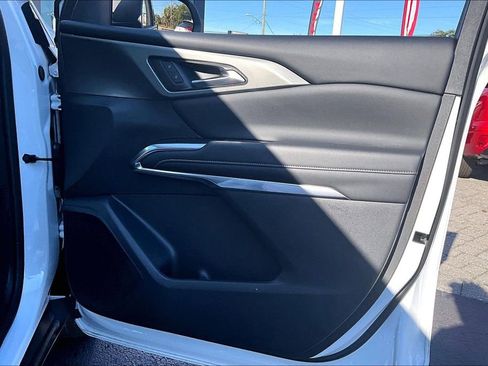 Used 2024 Chevrolet Traverse LS image 29