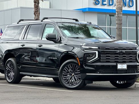 New 2026 Chevrolet Suburban High Country w/ LPO, Illumination Package RWD image 2