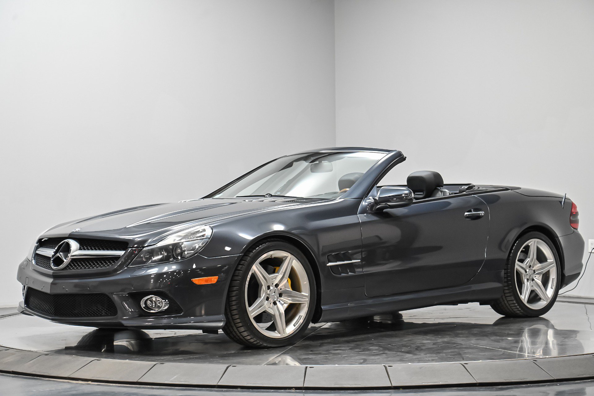Used 2009 Mercedes-Benz SL 550 image 2