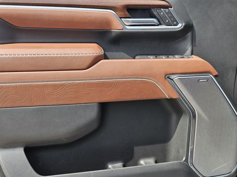 Used 2025 GMC Sierra 2500 Denali Ultimate w/ Max Trailering Package image 23