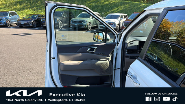Used 2026 Kia Carnival EX FWD image 8