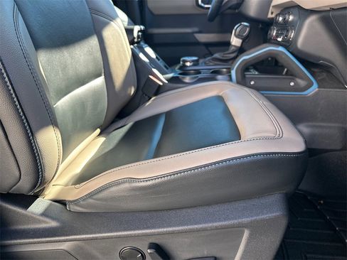 Used 2023 Ford Bronco Wildtrak image 14