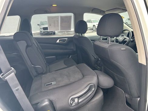 Used 2018 Nissan Pathfinder SV w/ SV All Weather Package image 19