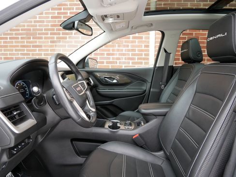 Used 2022 GMC Terrain Denali image 6