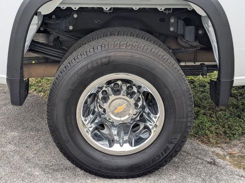 Used 2024 Chevrolet Silverado 3500 LT image 22