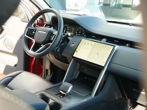 Used 2024 Land Rover Discovery Sport S image 27