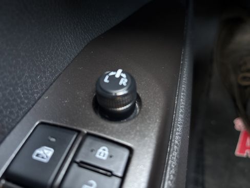 Used 2024 Toyota Camry SE image 31