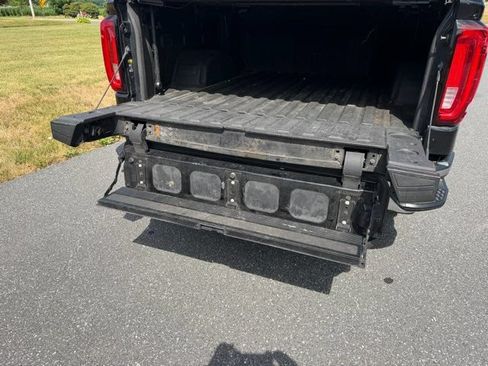 Used 2019 GMC Sierra 1500 SLT w/ SLT Premium Plus Package AWD/4WD image 28