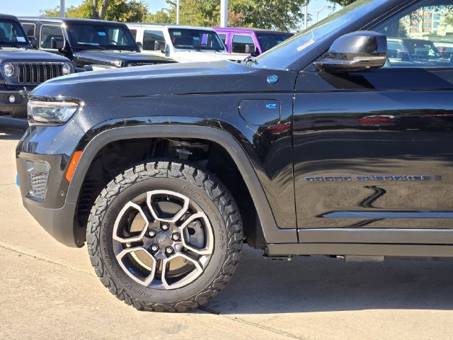 Used 2023 Jeep Grand Cherokee Trailhawk w/ Advanced Protech Group II AWD/4WD image 9
