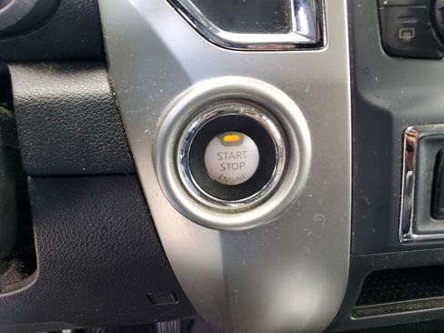 Used 2021 Nissan Titan SV w/ SV Convenience Package image 26