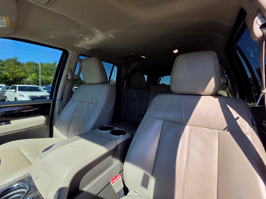 Used 2017 Lincoln Navigator Select RWD image 8