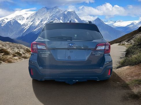 Used 2019 Subaru Outback 3.6R Limited AWD/4WD image 4