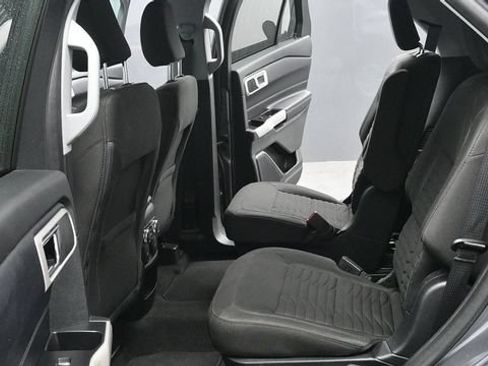 Used 2021 Ford Explorer XLT AWD/4WD image 24
