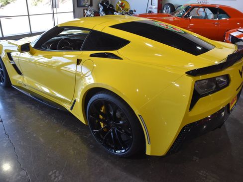 Used 2017 Chevrolet Corvette Grand Sport w/ Z07 Performance Package RWD image 6