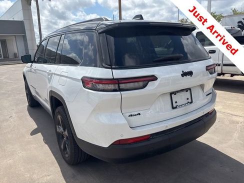 Used 2024 Jeep Grand Cherokee L Limited w/ Black Appearance Package image 11