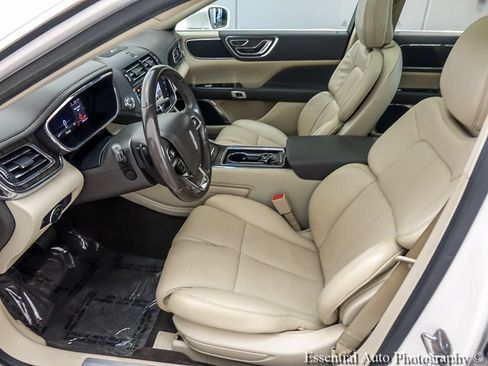 Used 2019 Lincoln Continental Select w/ Continental Climate Package FWD image 10