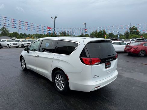 Used 2022 Chrysler Voyager LX FWD image 7